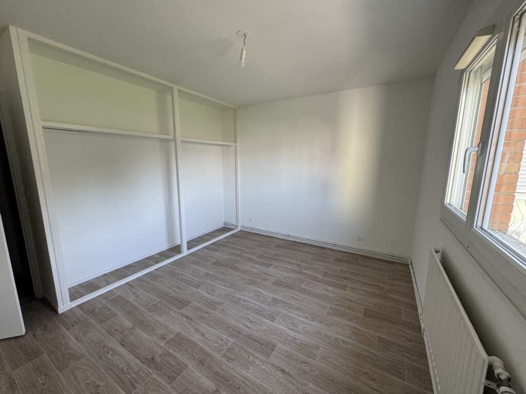 Appartement 3 pièces spacieux avec balcon à Barlin